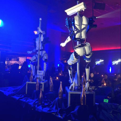 На выставке электроники в Лас-Вегасе показали роботов-стриптизеров
