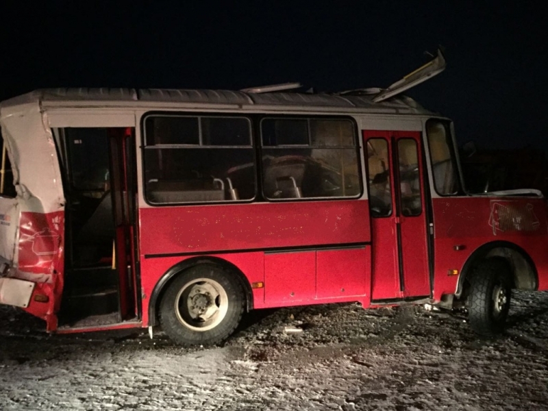водитель автобуса погиб в дтп с грузовиком на трассе в томской области