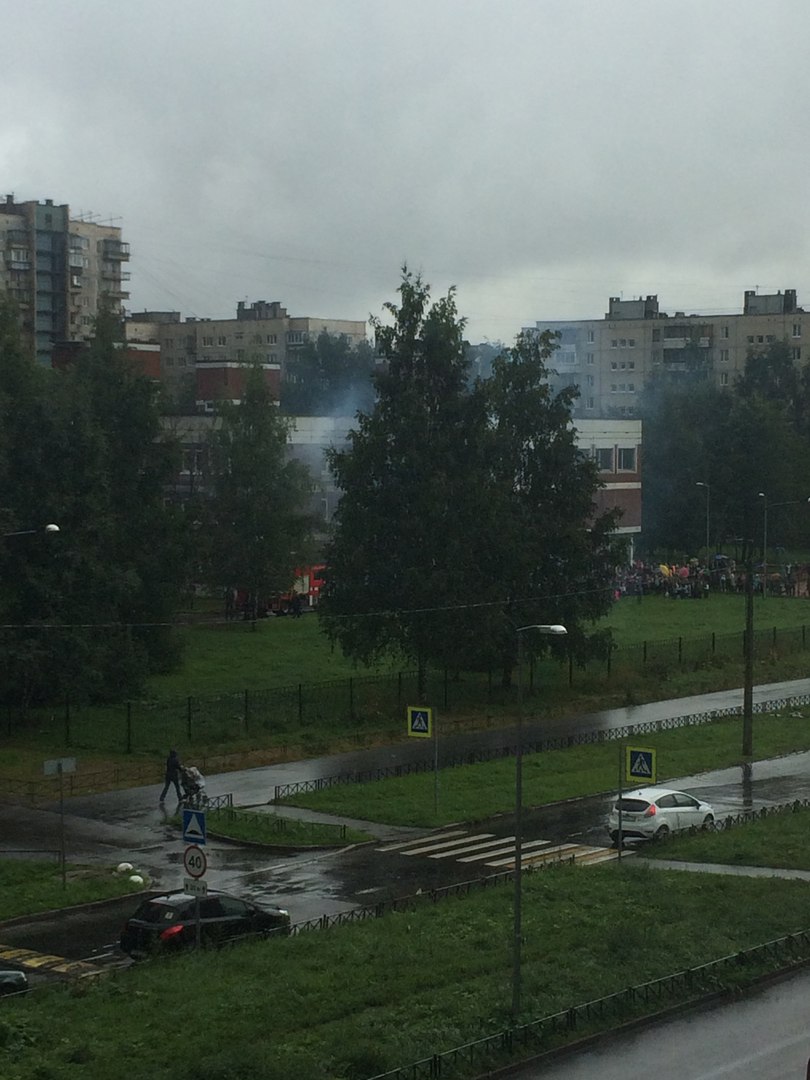 Учения в школе Невского района приняли за пожар