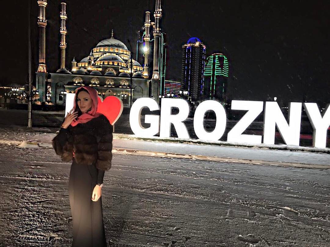 Видео: Ольга Бузова танцует лезгинку в гостях у Рамзана Кадырова