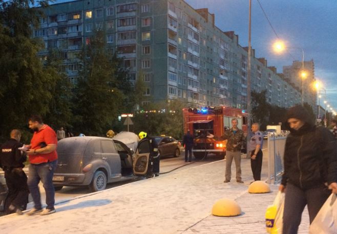 Ночью в Петербурге горело три машины и трамвай