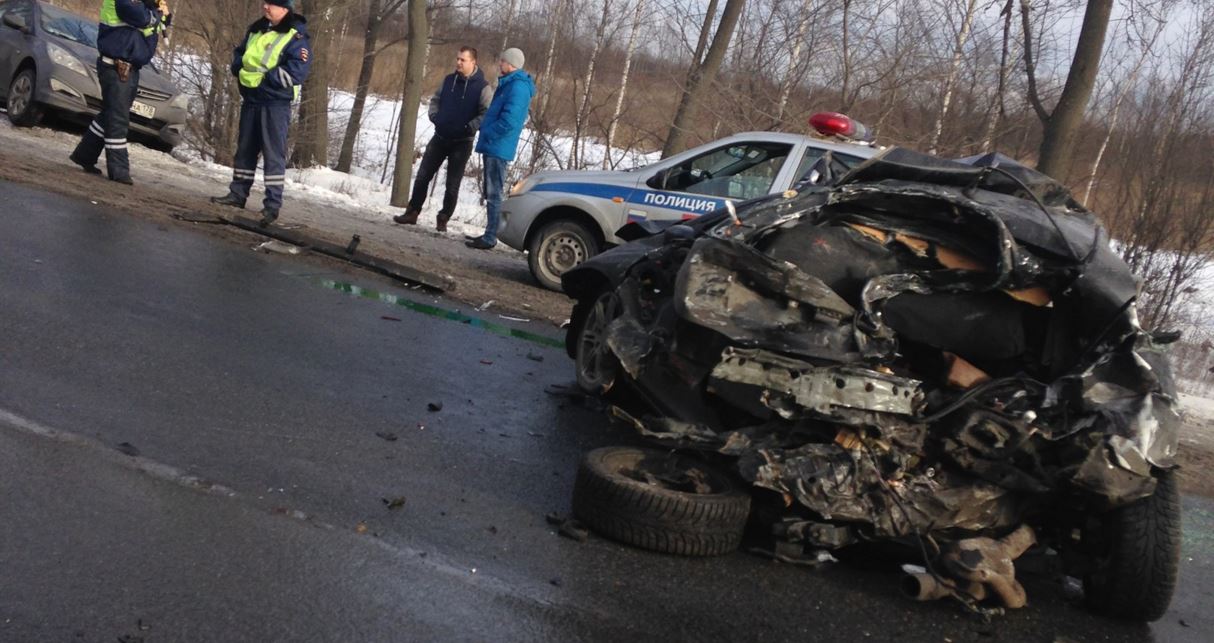 Автожесть на Московском шоссе: водителя Honda зажало в покореженной машине