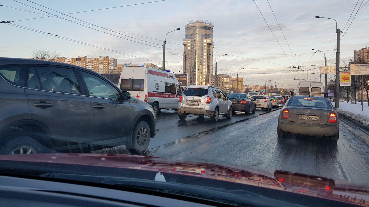 На Ленинском проспекте автомобилисты открыли стрельбу из-за дорожного конфликта