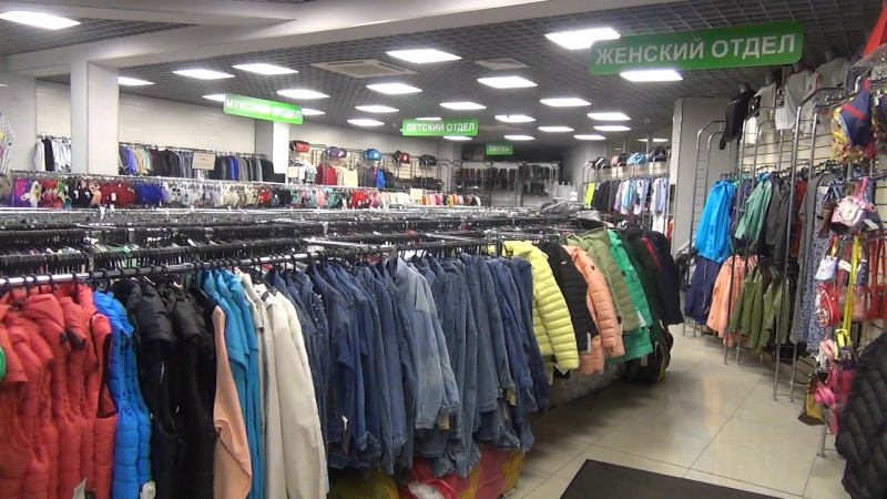 Полиция изъяла одежду ADIDS и ADIDAS в магазине на Ветеранов: фото