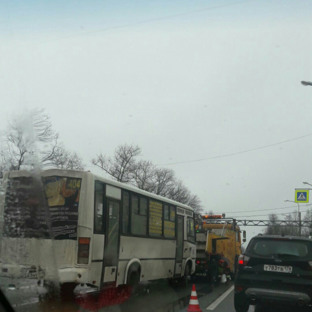 Женщина и пять мужчин пострадали в ДТП с маршруткой на Санкт-Петербургском шоссе