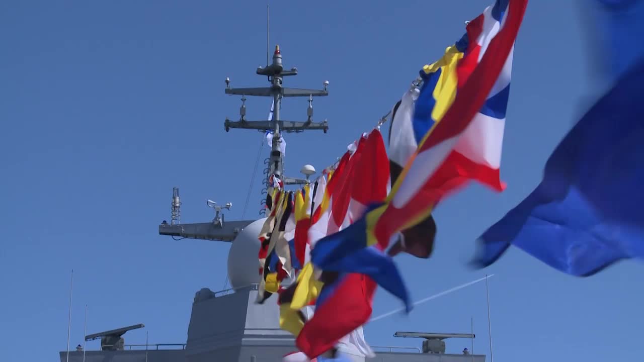 В Петербург прибыло более 50 военных кораблей: программа Международного военно-морского салона 2017