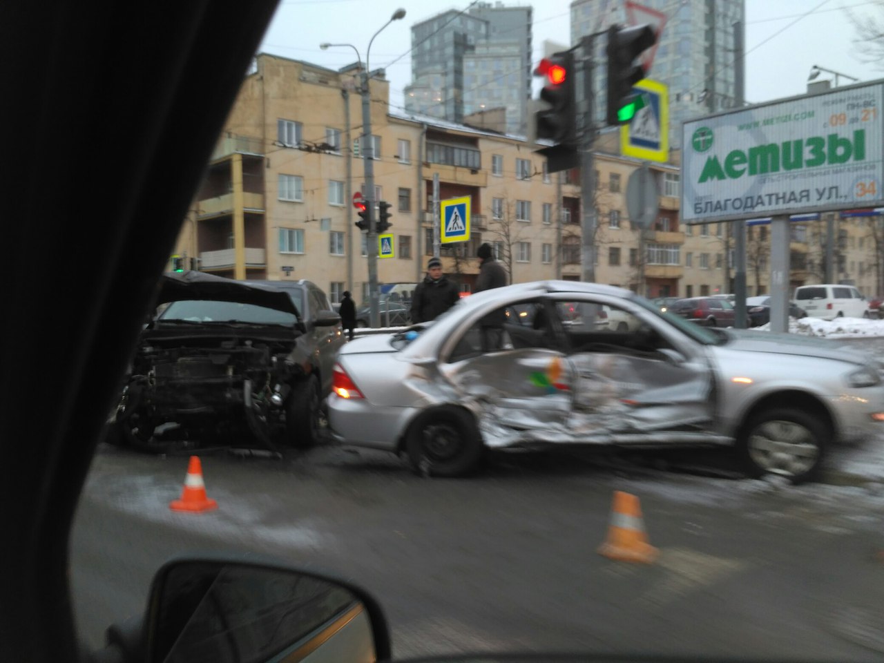 ДТП на перекрестке Кузнецовской и Гагарина: машины всмятку, есть пострадавшие